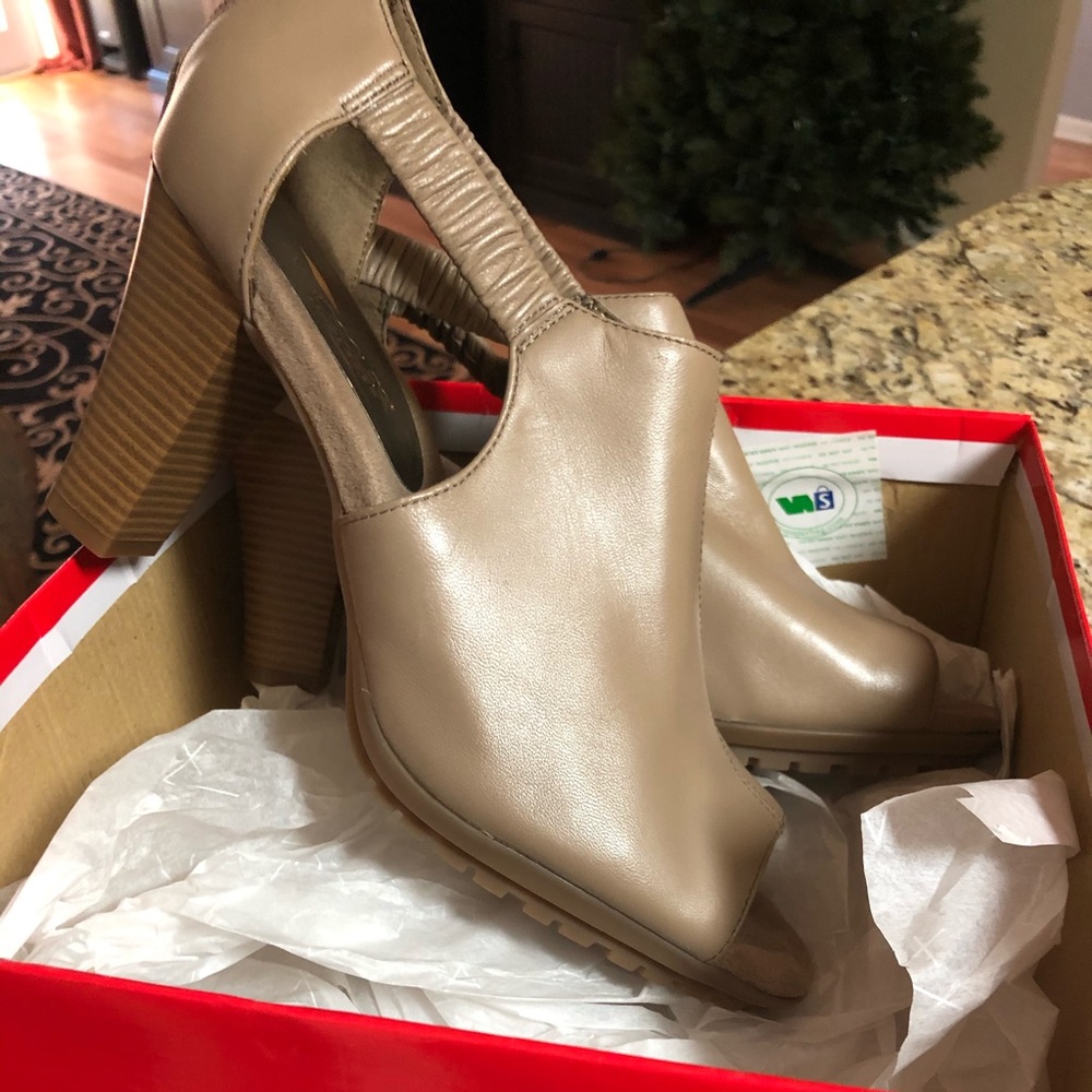 Aerosoles “Imagery” Taupe leather size 11